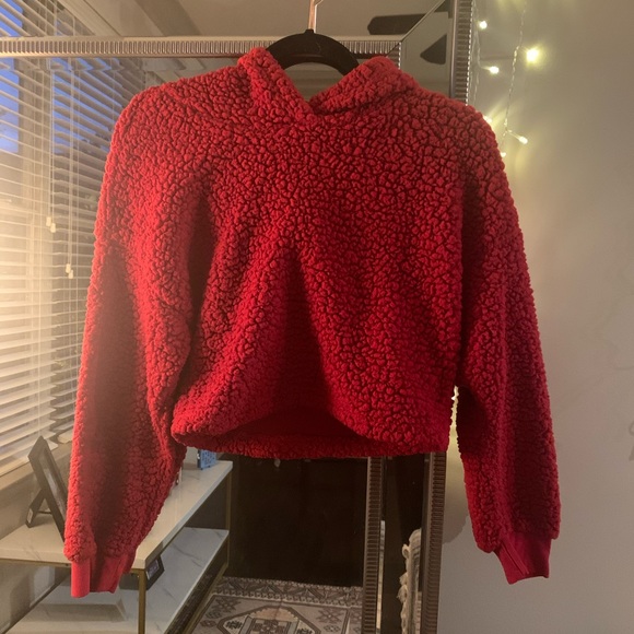 Fluffy, red cropped hoodie - Picture 5 of 8